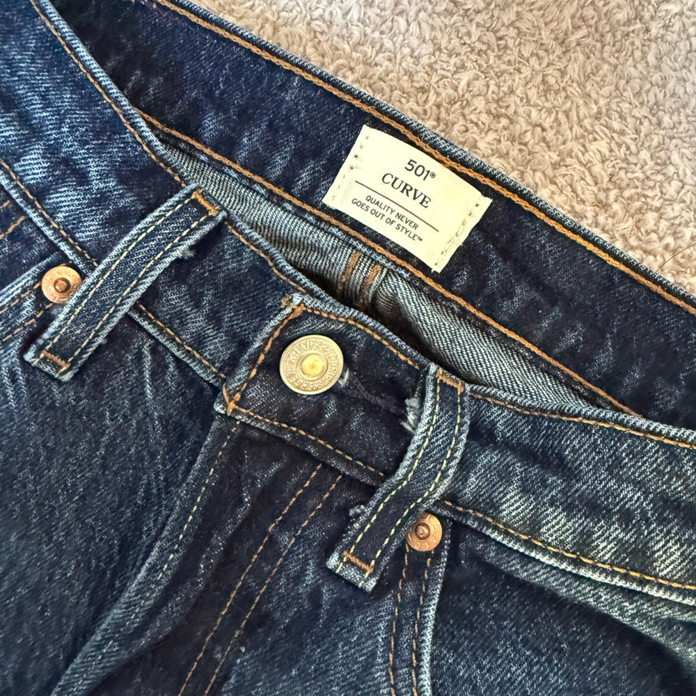 NWOT Levi’s 501 Size 24